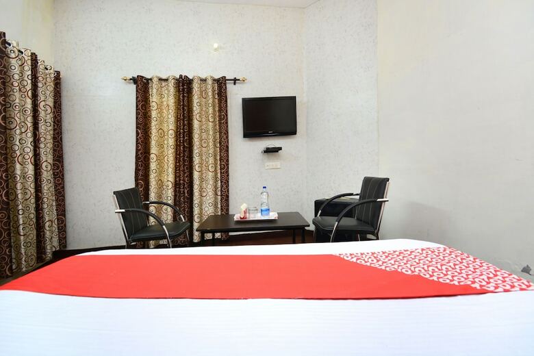Hotel Oyo 28393 Diamond Plaza