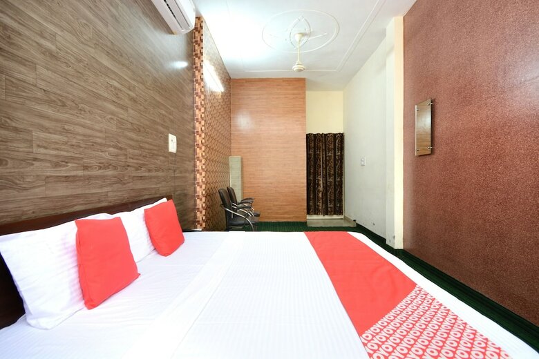 Hotel Oyo 28393 Diamond Plaza