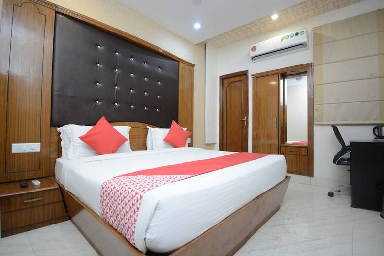 Oyo 31114 Hotel Pal Regency
