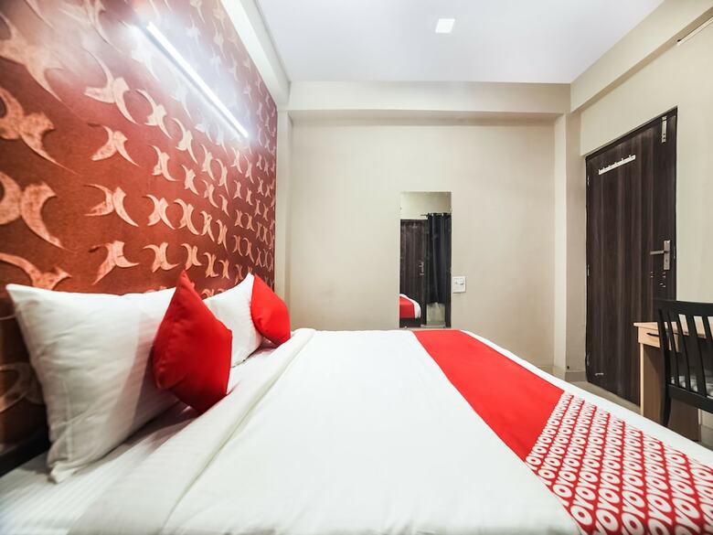 Hotel Oyo Flagship 30196 Noida Sector 5