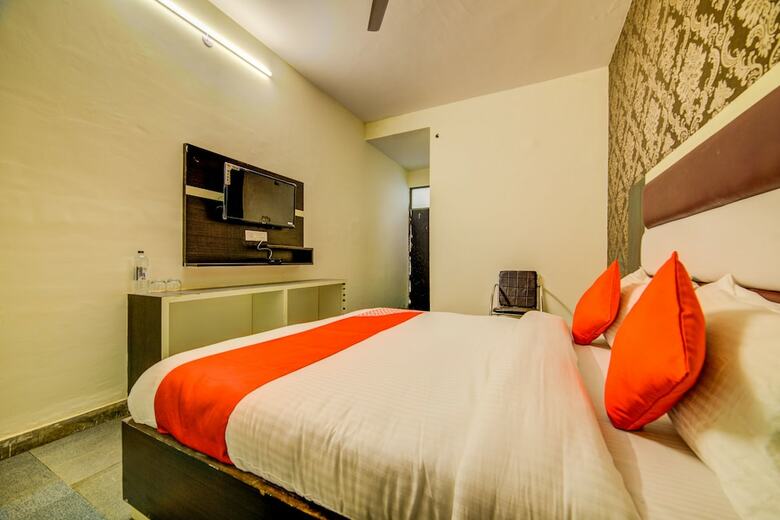 Hotel Oyo 29324 Diamond Expo