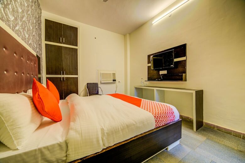 Hotel Oyo 29324 Diamond Expo