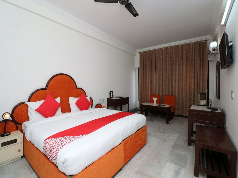 Oyo 29566 Hotel Mid Town