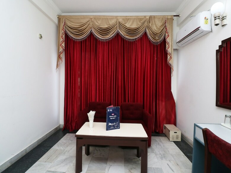 Oyo 29566 Hotel Mid Town