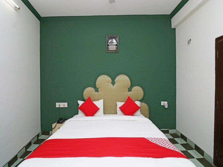 Oyo 29566 Hotel Mid Town