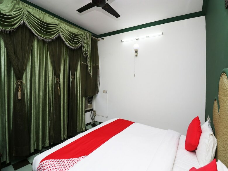 Oyo 29566 Hotel Mid Town