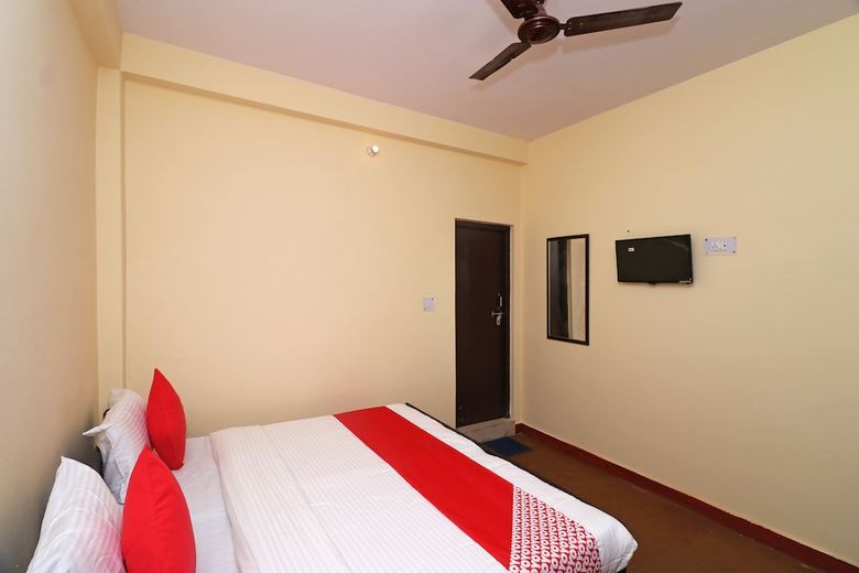 Hotel Oyo 23275 Shiv Ganga View