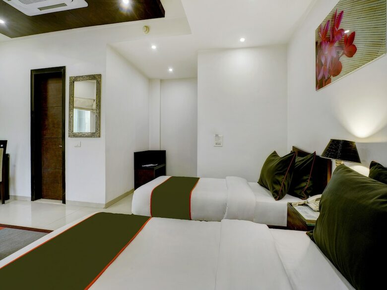 Hotel Collection O 30095 Nauroji Nagar Marg