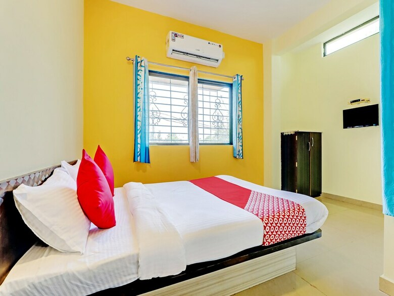 Hotel Collection O 30095 Nauroji Nagar Marg