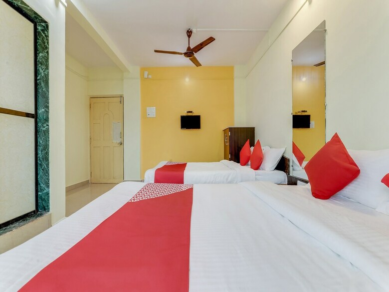 Hotel Collection O 30095 Nauroji Nagar Marg