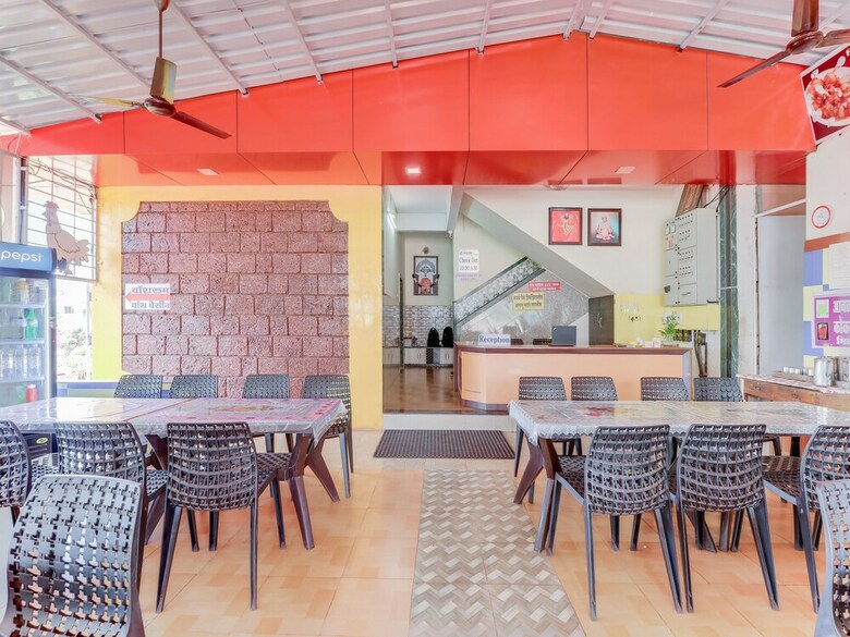 Hotel Collection O 30095 Nauroji Nagar Marg