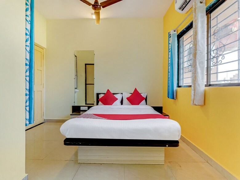 Hotel Collection O 30095 Nauroji Nagar Marg