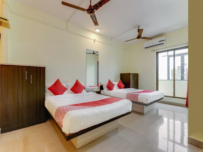 Hotel Collection O 30095 Nauroji Nagar Marg