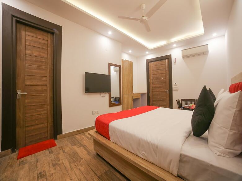 Hotel Collection O 30076 Main Chhatarpur Road Asola
