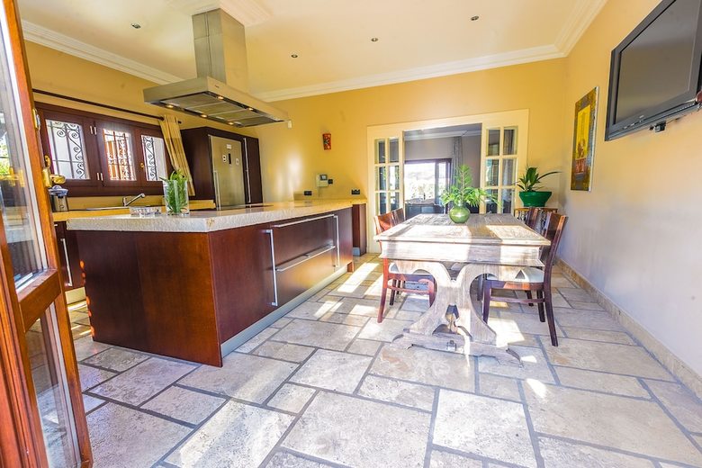 Oleholidays Villa Holy Nueva Andaluc�a