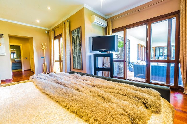 Oleholidays Villa Holy Nueva Andaluc�a