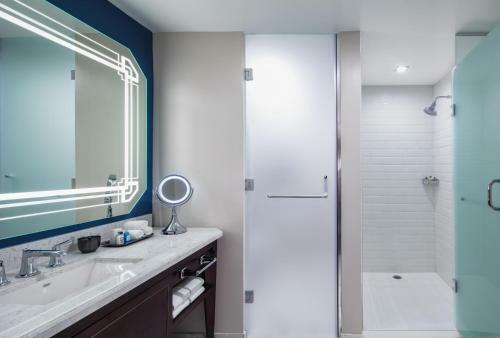 The Higgins Hotel New Orleans, Curio Collection By Hilton