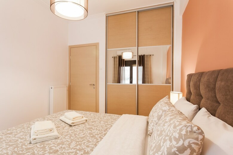 Nicholas Point Apartments And Rooms