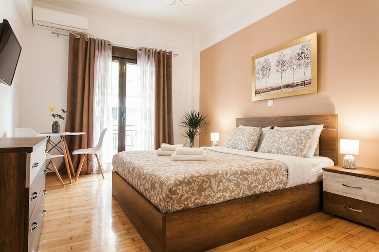 Nicholas Point Apartments And Rooms