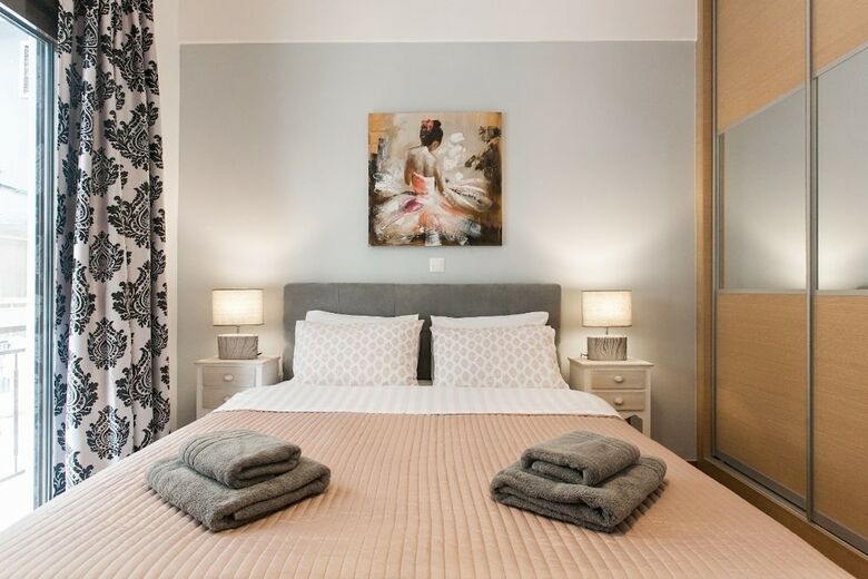 Nicholas Point Apartments And Rooms