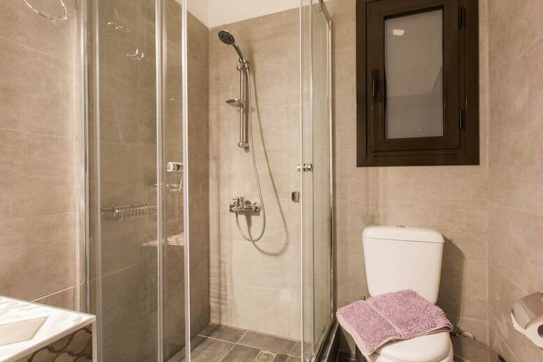 Nicholas Point Apartments And Rooms