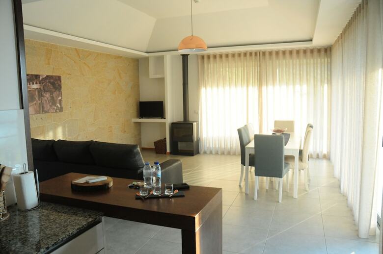 Hotel Dobau Village