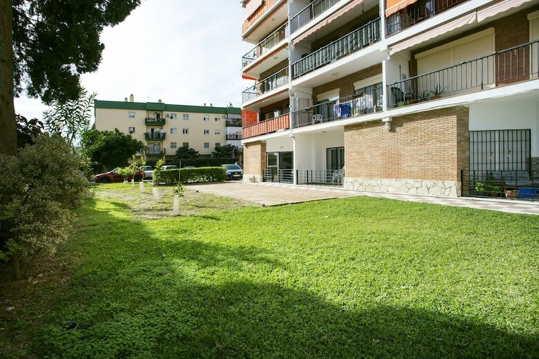 Apartamentos Center Garden & Pool