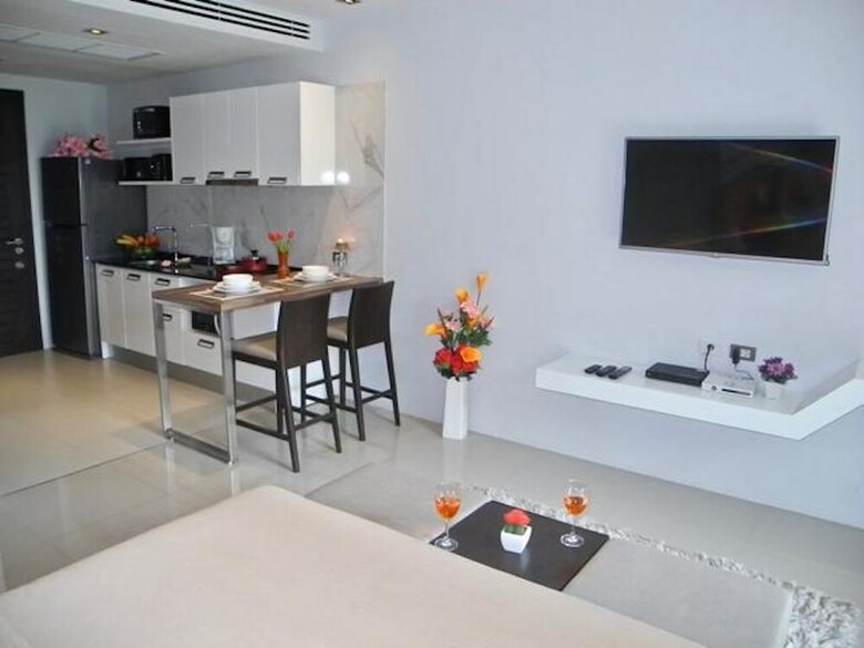 Emerald Apartment In Patong
