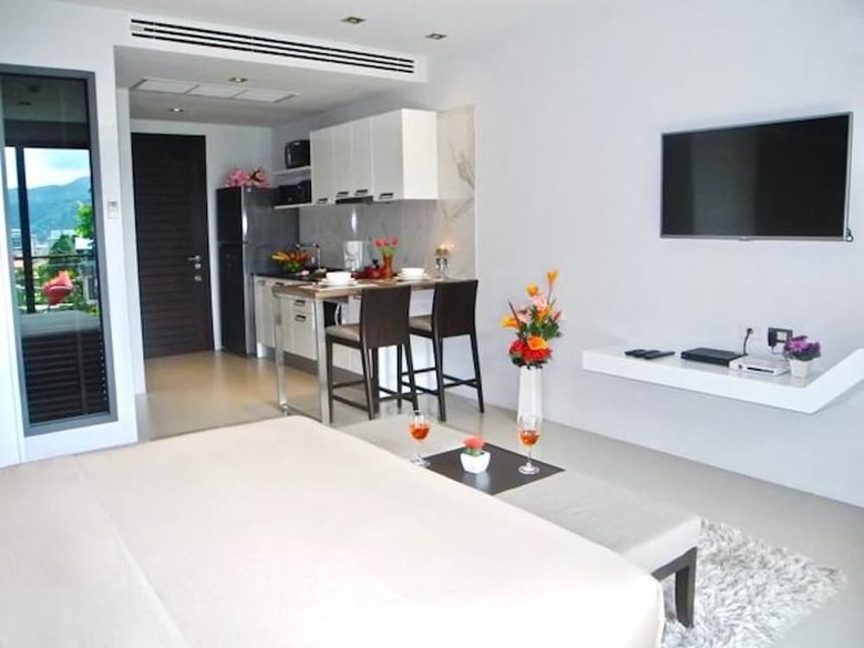 Emerald Apartment In Patong