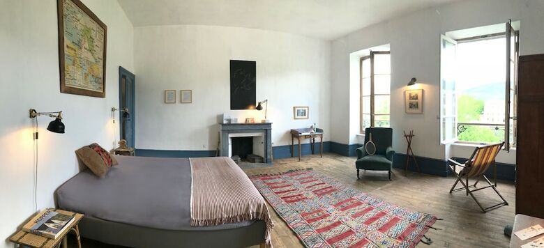 Hotel Maison Cha-ri-va-ri