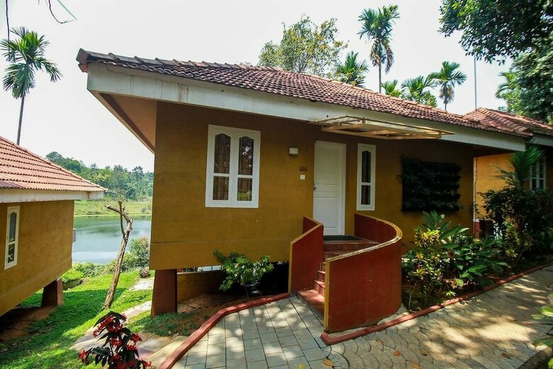 Hotel Palette - Karapuzha Resort Village