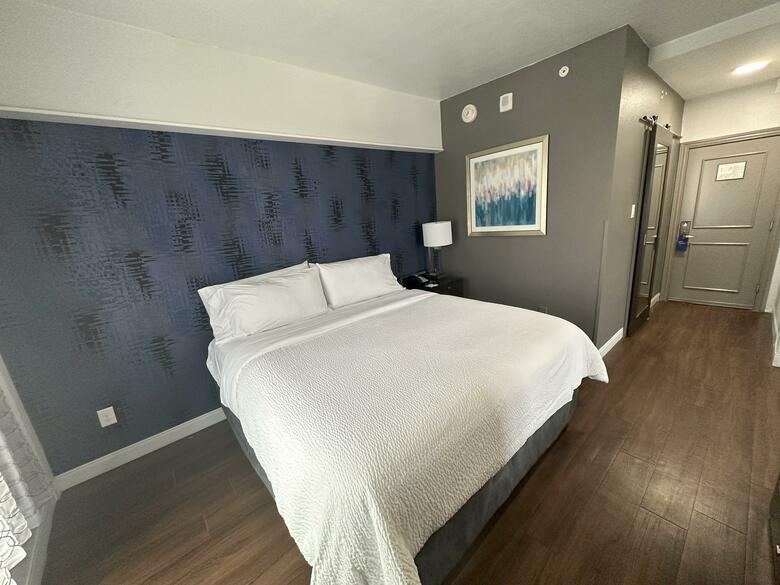 Hotel Lawrence Downtown Dallas