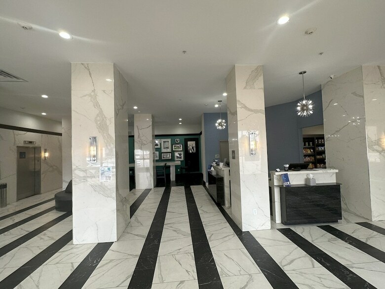 Hotel Lawrence Downtown Dallas