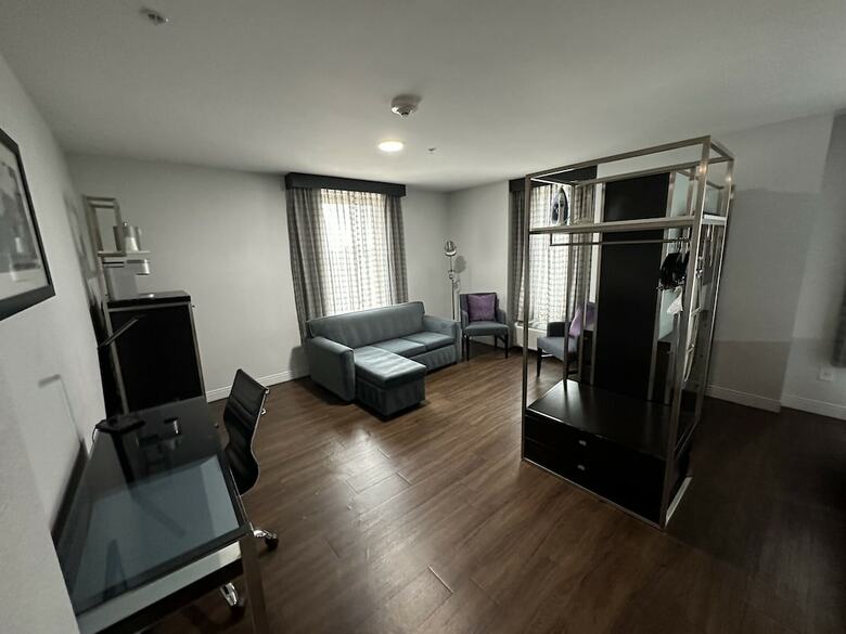 Hotel Lawrence Downtown Dallas