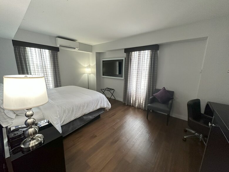 Hotel Lawrence Downtown Dallas