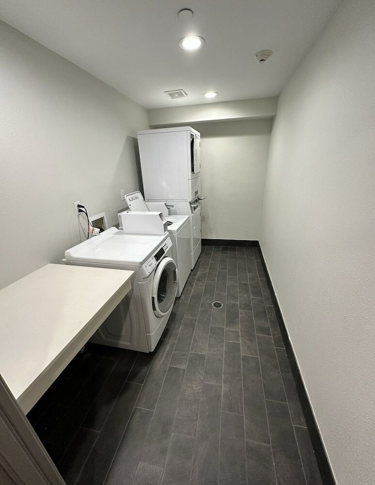 Hotel Lawrence Downtown Dallas