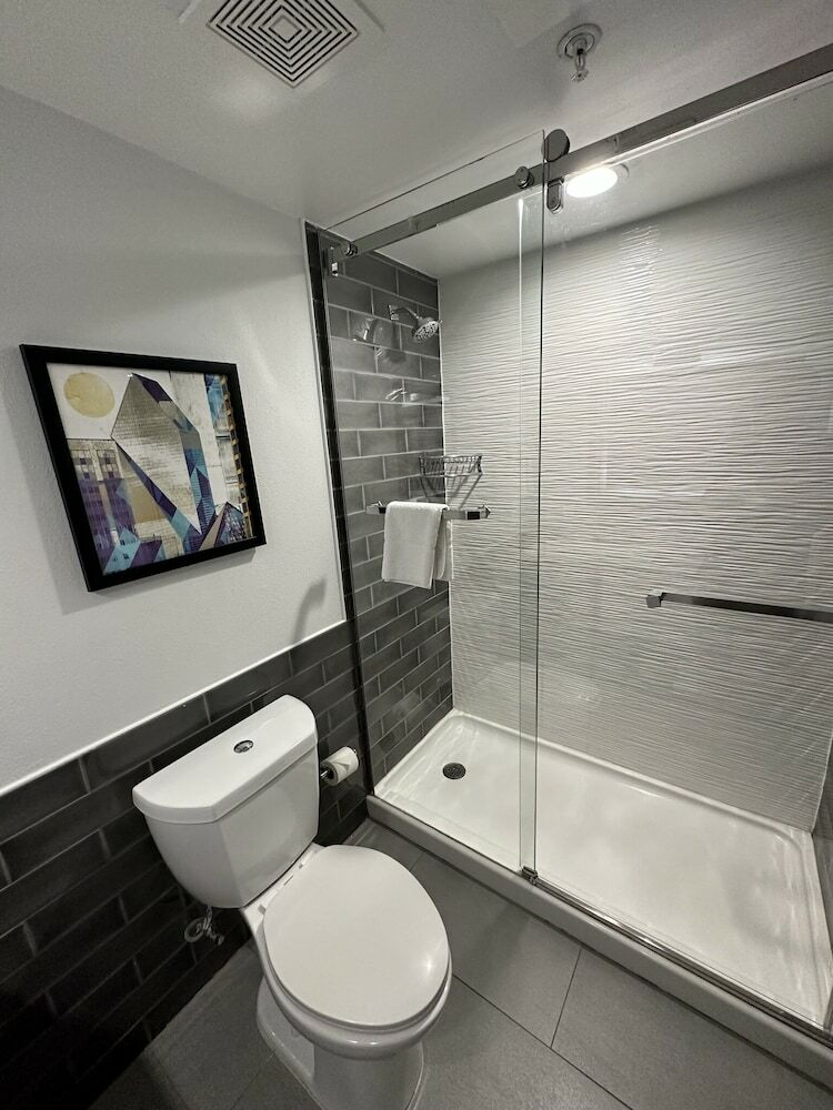 Hotel Lawrence Downtown Dallas
