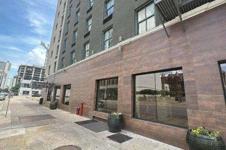 Hotel Lawrence Downtown Dallas