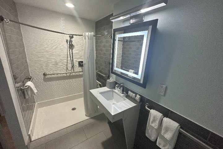 Hotel Lawrence Downtown Dallas
