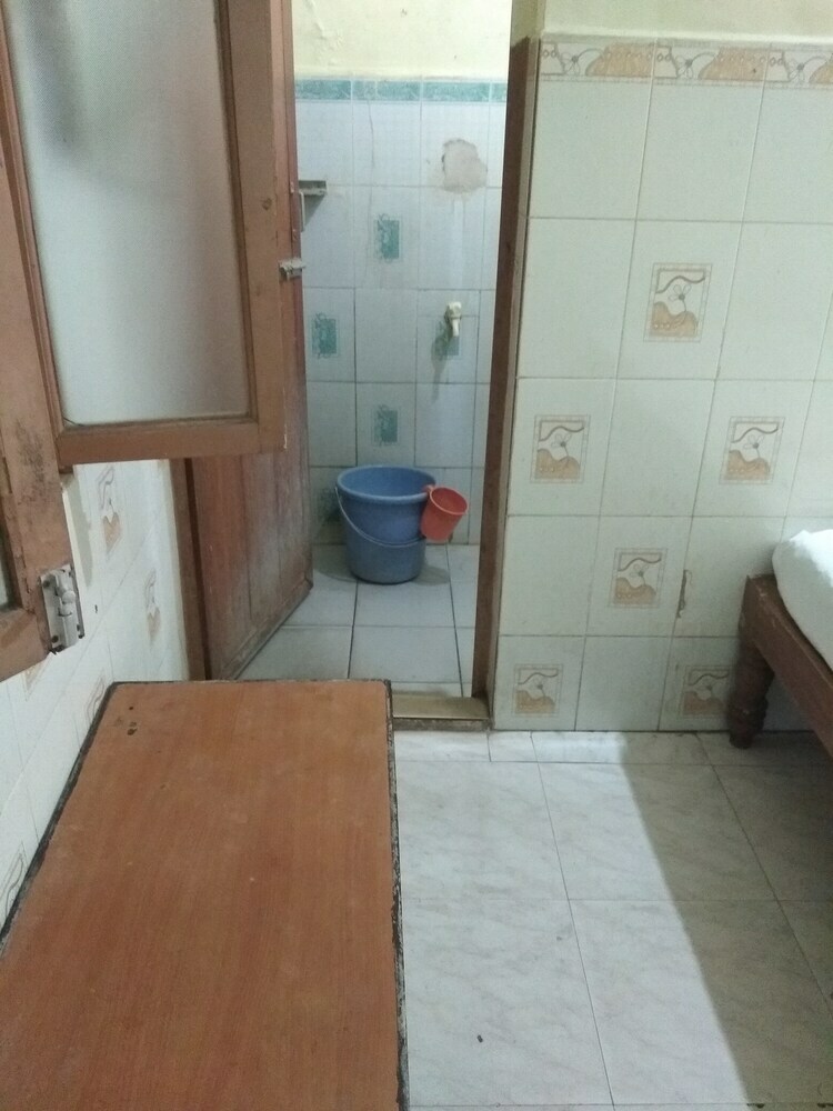 Hotel Iroomz Sai Relax Resiodency