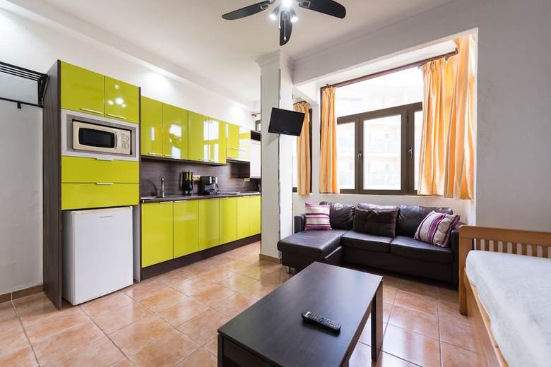 Apartamentos Reina Breakfast At The Beach