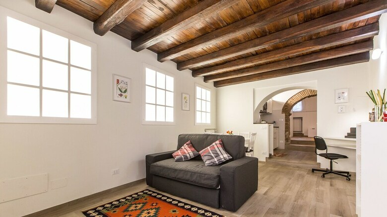 Rental In Rome Trastevere White Apartment