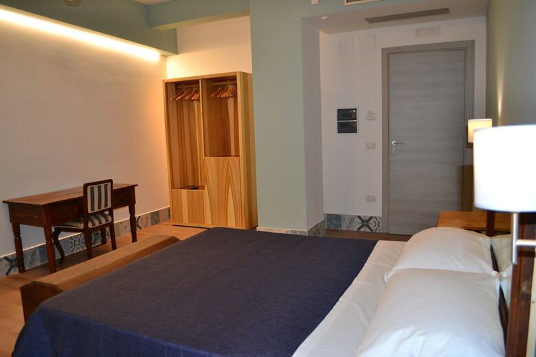 Hotel La Via Del Porto