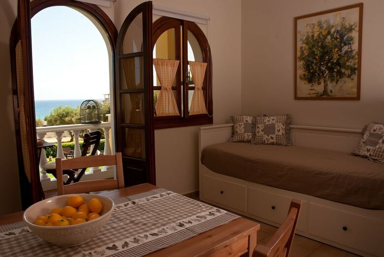 Amboula Beach Apartments