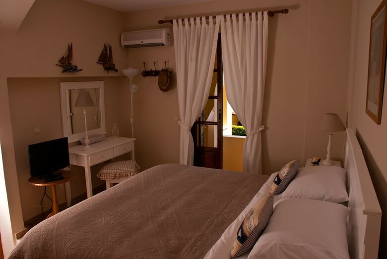 Amboula Beach Apartments