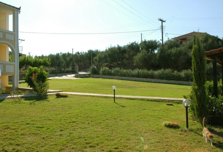 Amboula Beach Apartments