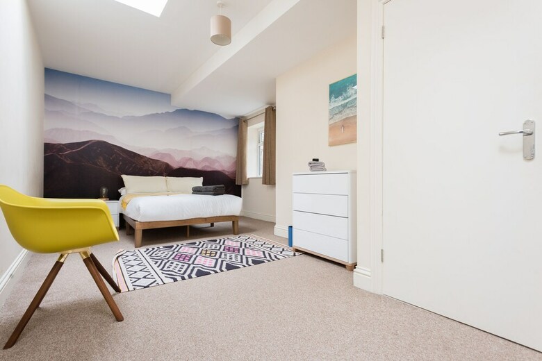 The Broadmead Jungle - Lovely & Central 3bdr Apartment