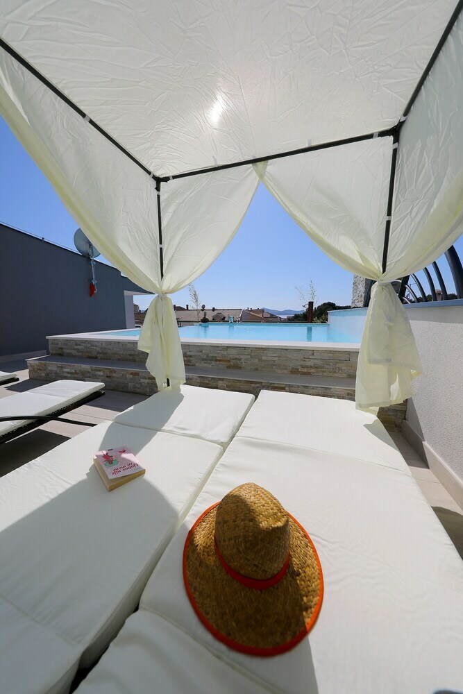 Apartamentos Rooftop Pool & Terrace - Villa Bellavista
