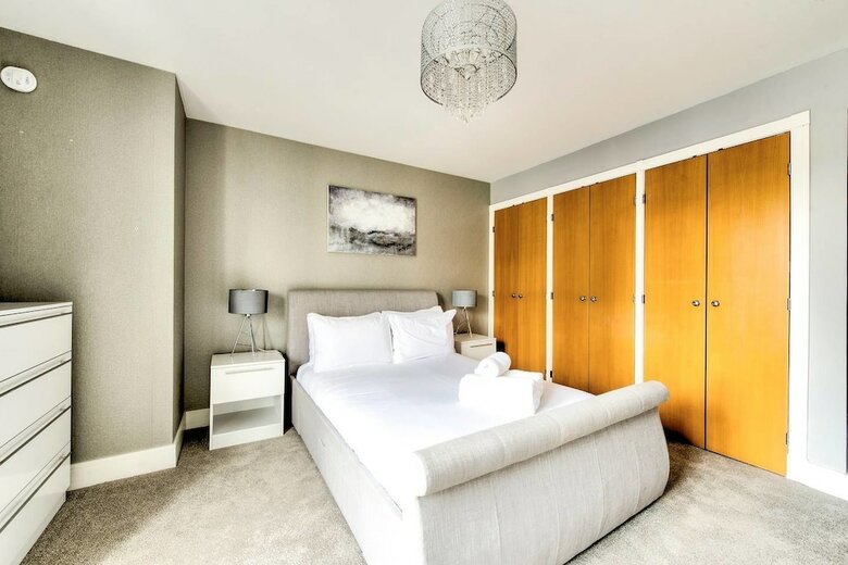 Modern 3 Bed/2bath City Centre Apartment