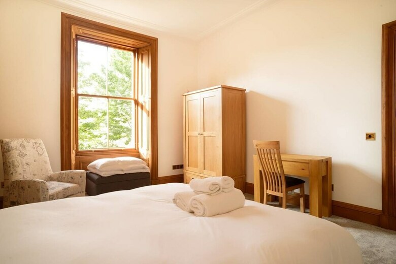 Apartamentos 5 Bedroom Apt Near Meadows & George Square